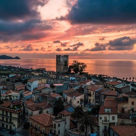Casa Tranquilla E Luminosa Con Terrazzo A Due Passi Dal Mare Appartement Brolo Buitenkant foto