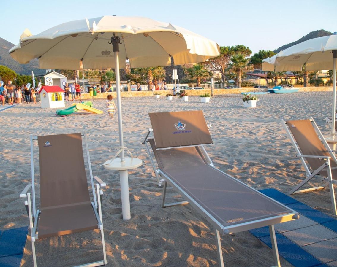 Casa Tranquilla E Luminosa Con Terrazzo A Due Passi Dal Mare Appartement Brolo Buitenkant foto