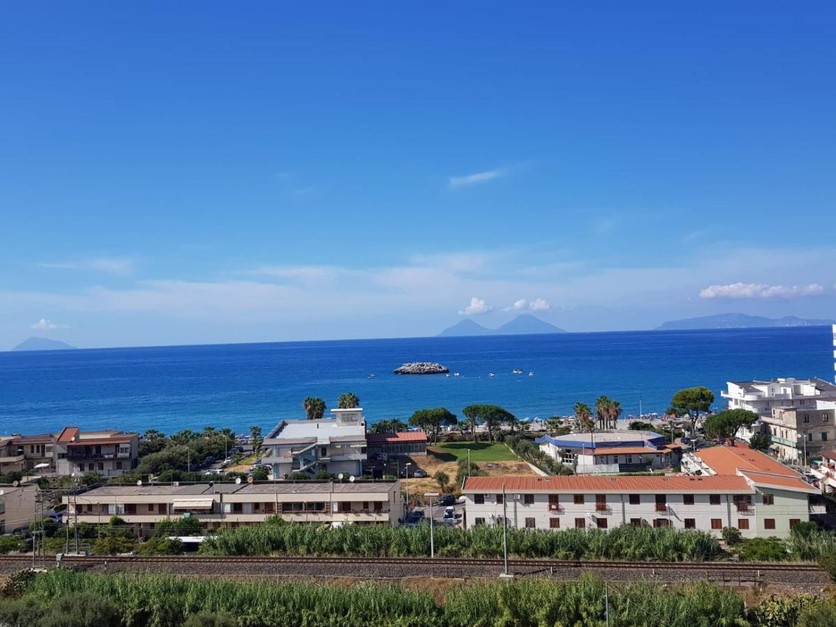 Casa Tranquilla E Luminosa Con Terrazzo A Due Passi Dal Mare Appartement Brolo Buitenkant foto