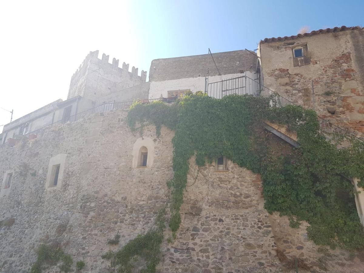 Casa Tranquilla E Luminosa Con Terrazzo A Due Passi Dal Mare Appartement Brolo Buitenkant foto