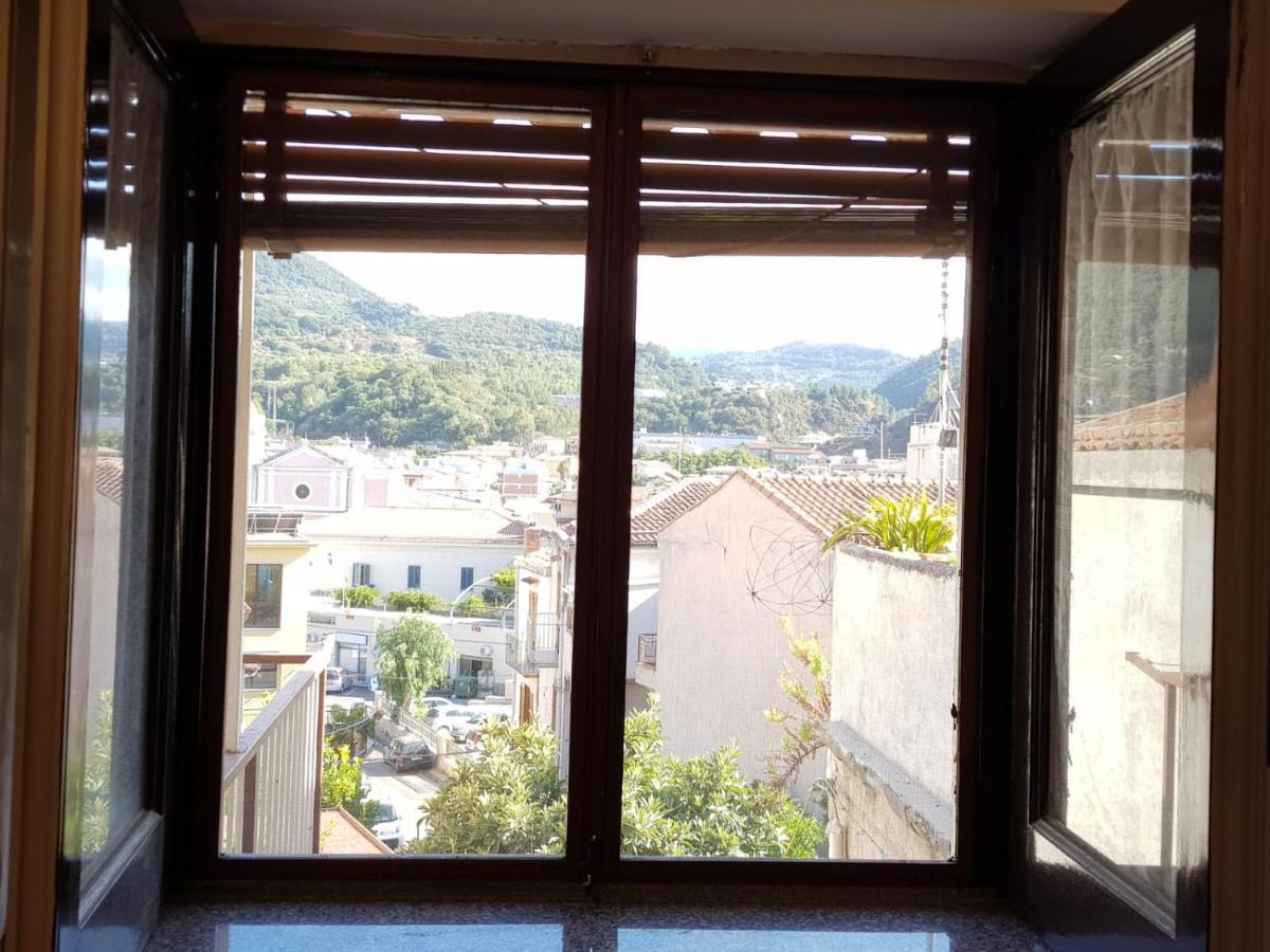 Casa Tranquilla E Luminosa Con Terrazzo A Due Passi Dal Mare Appartement Brolo Buitenkant foto